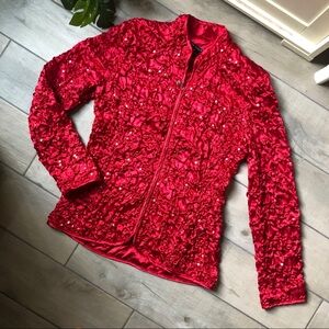Adressing woman smocked crinkle sequin mock neck jacket in vibrant red. Size L
